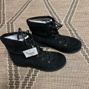 Womans Black Lace-Up Boots